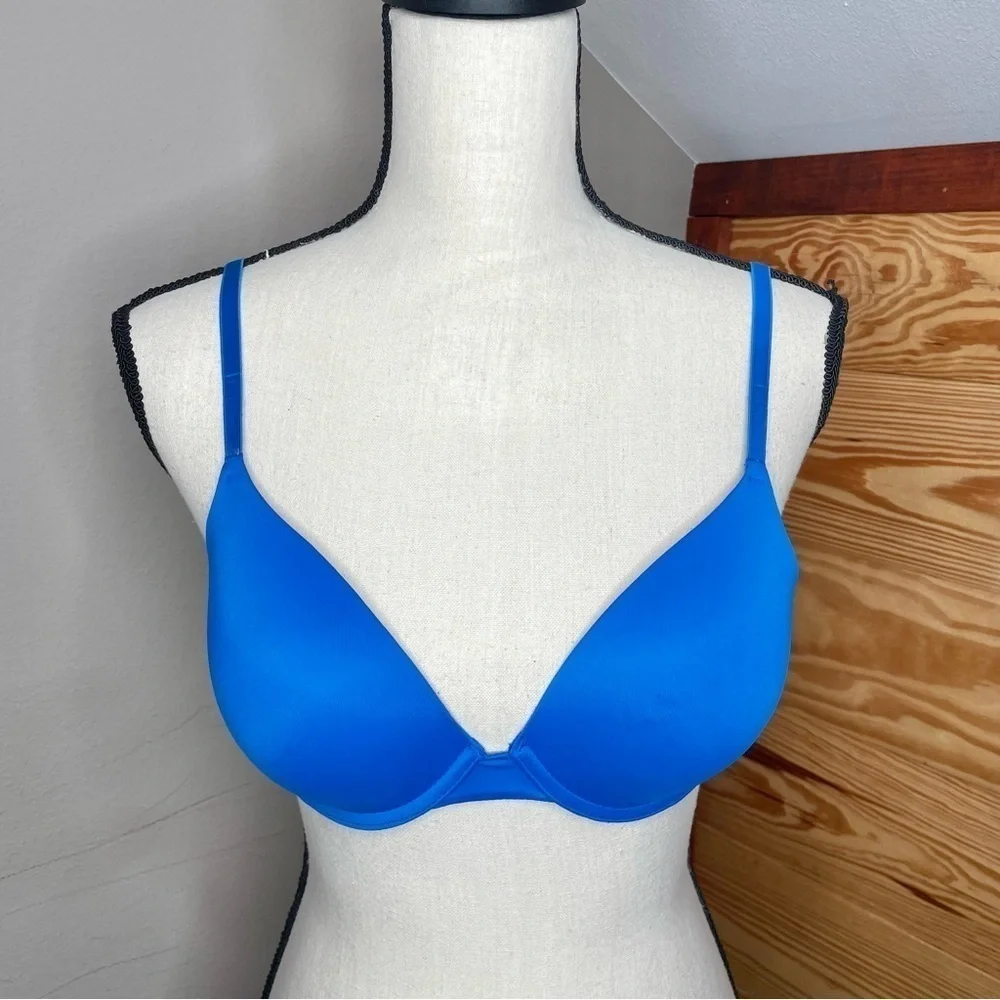 PINK Victoria’s Secret Blue Wear Everywhere Push Up Bra Underwire 32D NWOT